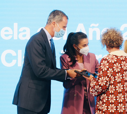 Sus Majestades los Reyes realizan la entrega del Premio Escuela 2020 de la Fundación Princesa de Girona